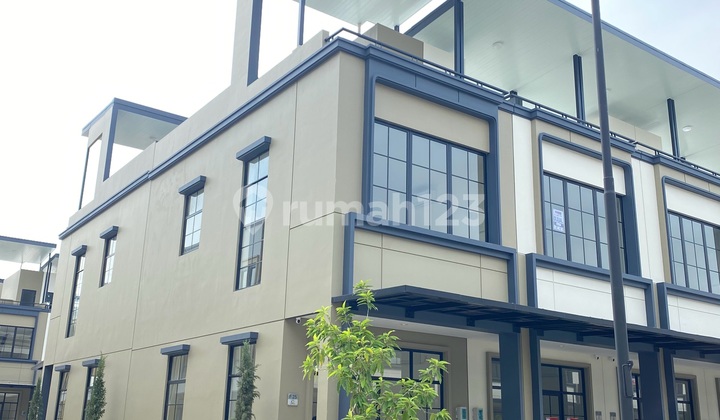 3-Story Shop House with Rooftop, Corner Position 3-Story Shop House with Rooftop, Corner Position