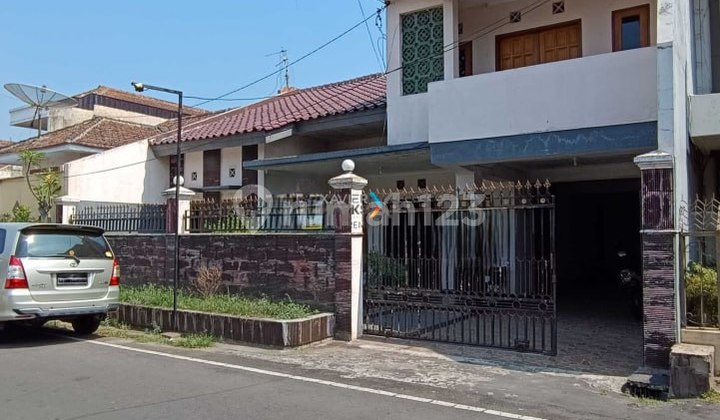 Classic 2-Story House In The Islands Area, Klojen Malang Classic 2-Story House In The Islands Area, Klojen Malang