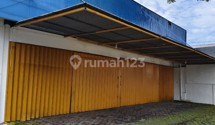 Business Space Strategic Location on Malang City Provincial Road Axis