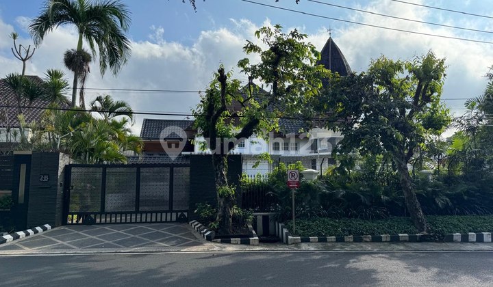 Rumah Belanda Sangat Terawat Lokasi Jalan Utama Malang Kota