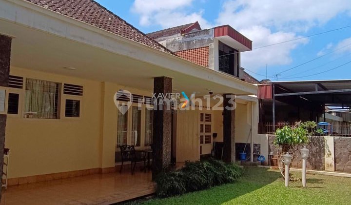 Classic Well-Maintained Ready-to-Occupy House in Klojen Malang Island Area. 2