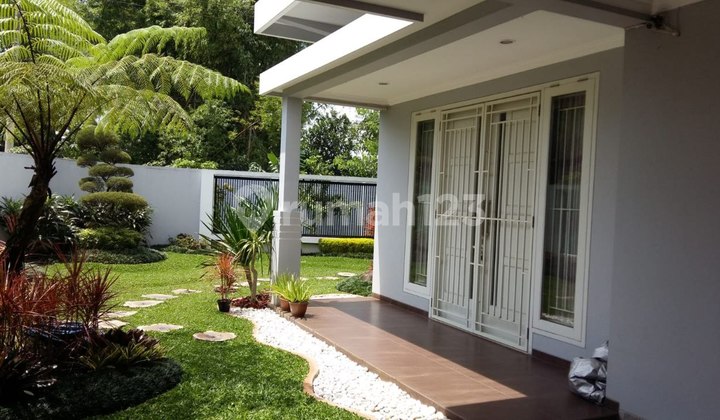Two-Story Hook House Semi-Furnished in Araya Area, Malang 2