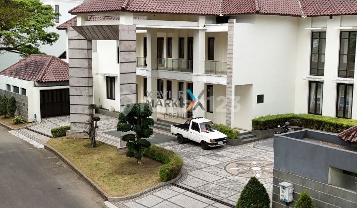 Rumah Megah dengan Private Pool di Ijen Nirwana, Malang