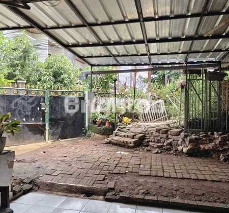 Old House, Strategic Location in Mampang Prapatan 2