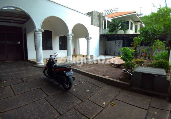 Rumah Klasik Di Kebon Sirih, Jakarta Pusat 2