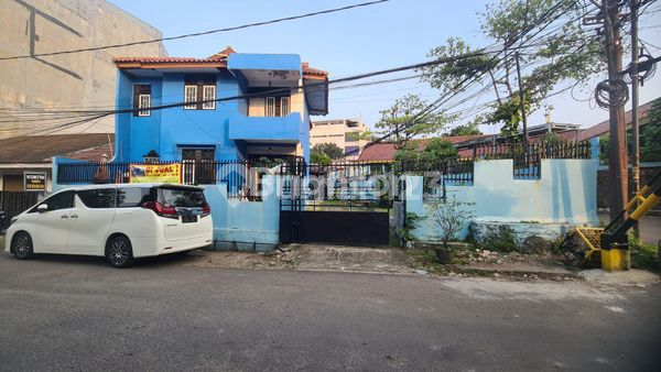 Luxury 2-Story House in Taman Meruya Ilir - 201m2 Land 4BR SHM Needs Minimal Renovation Luxury 2-Story House in Taman Meruya Ilir - 201m2 Land 4BR SHM Needs Minimal Renovation