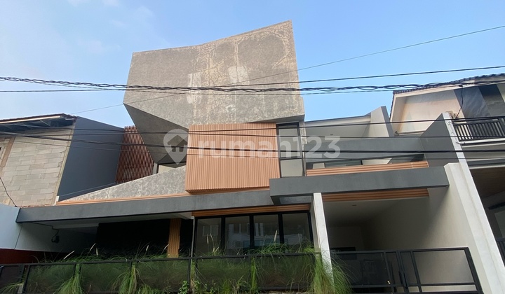 Rumah 2 Lantai Bintaro Ada Kolam Renang 
