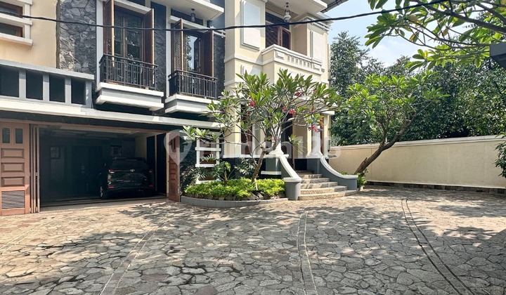 Investment in Menteng! House + Elite Boarding / Office Near Cendana – 8 Bedrooms, Swimming Pool 2