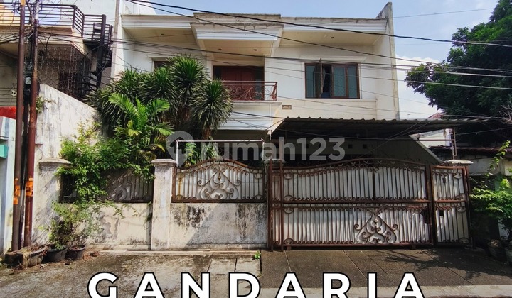 Dijual Rumah 2 Lantai Dalam Portal Gandaria, Kebayoran Baru – Lokasi Strategis