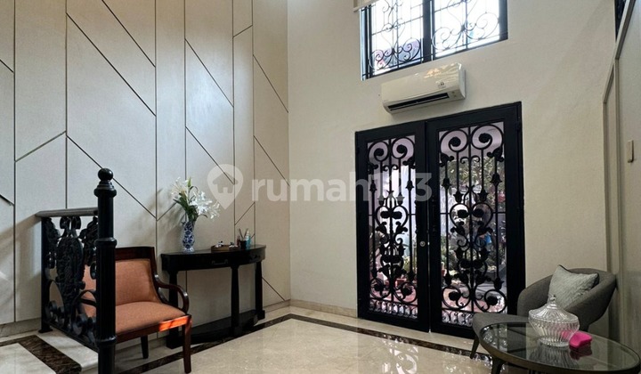 For Sale Luxury House in Menteng Near Bundaran HI – Land 335 m², 5br 2