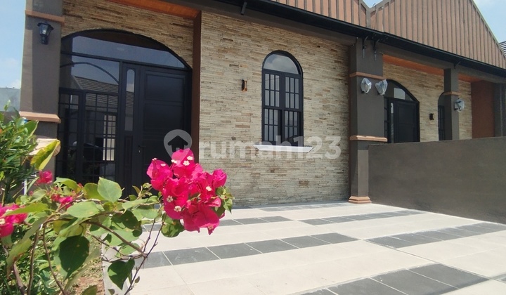 Single Story House in the Undip Area, Semarang Housing 2