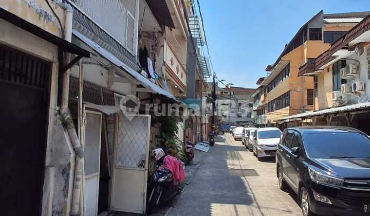 Dekat Wizzmie Roxy!! Row 2 Mobil . Rumah Adem 1,8 M Shm