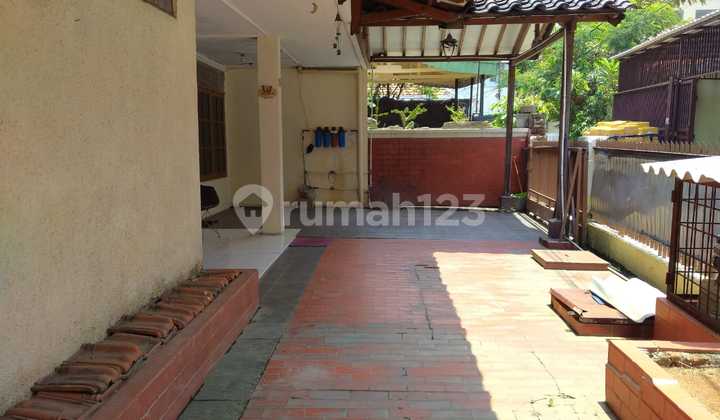 206m² Quiet Yard House in Cideng Near Jl Biak, Car Accessible 206m² Quiet Yard House in Cideng Near Jl Biak, Car Accessible
