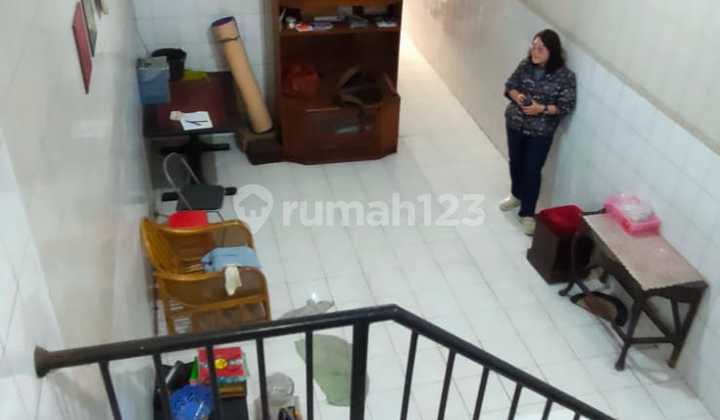 1½ Story House 4x21 Comfortable Residence in Tambora Quiet Neighborhood 1½ Story House 4x21 Comfortable Residence in Tambora Quiet Neighborhood