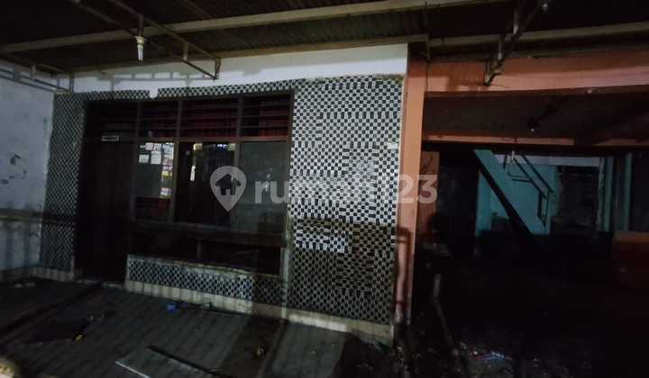 240m² Rumah Tua 5 Menit Ke Jl Gajah Mada 2