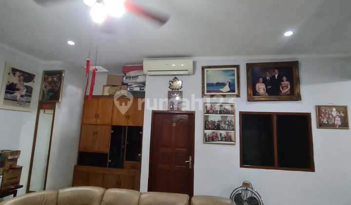 220m² Furnished !! Row Mobil @2,1 M Di Pusat Kota Siap Pakai