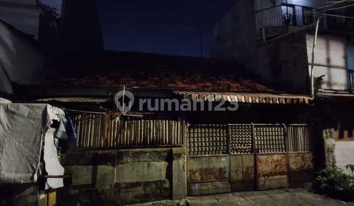 &#43;- 5 minutes to Gajah Mada Street For Sale Old House 94m2