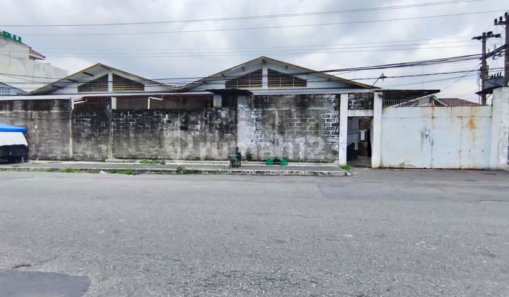 Gudang Strategis Pinggir Jalan Raya Besar di Solo