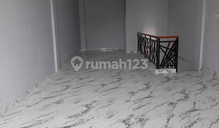 New 2-Story Strategic Commercial Building in Kepunton Solo 2