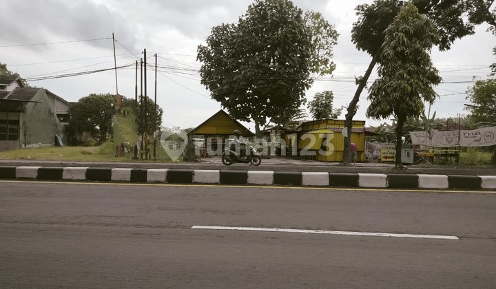 Yellow Zone Land in a Highly Strategic Warehouse Complex on the Side of a Large Main Road in Klaten, Can Be Used for Warehouses or Business