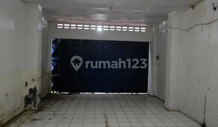 3-Storey Strategic Shop House for Rent Cheaply in Solo City Business and Culinary Center 2