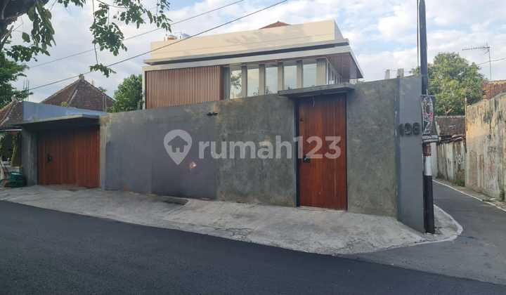 New 2-Story Rjmah in the Center of Solo City, Very Strategic 2