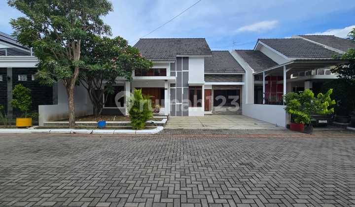 Rumah Bagus Siap Huni Cluster Elite Gentan Lingkungan Elite