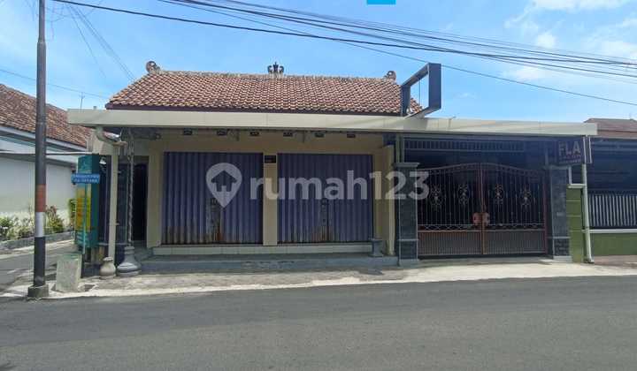 Rumah Hook Pinggir Jalan Raya Dekat Kampus Univet Sukoharjo 2