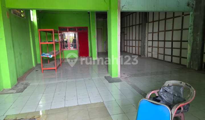 Warehouse and Shophouse in Tasikmadu Karanganyar, Strategic Location.