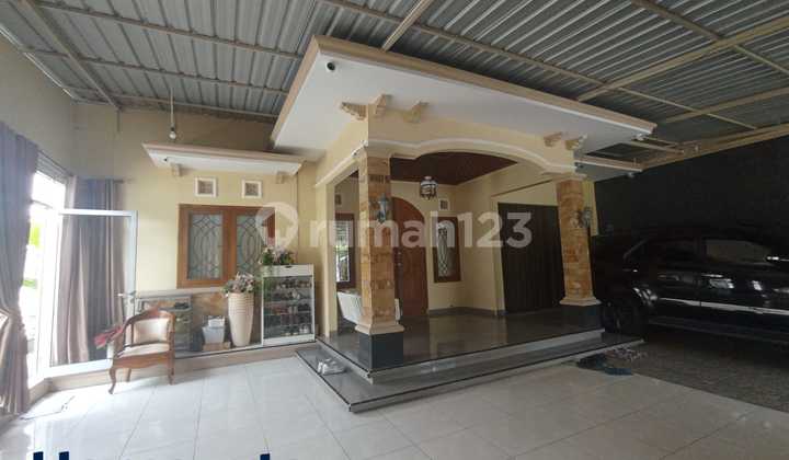 Large Roadside Hook House Near Univet Sukoharjo Campus 2