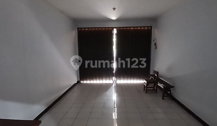 Strategic Shop House on the Side of Mangkubumen Main Road, Solo 2