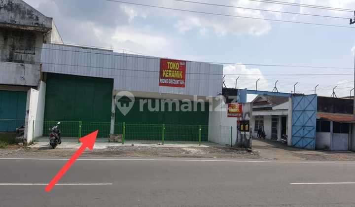 Buy Land with Bonus Shop House Strategically Located by Banyuanyar Main Road