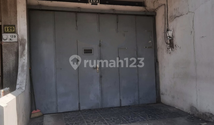 Strategic Shophouse in Banjarsari, Solo 1