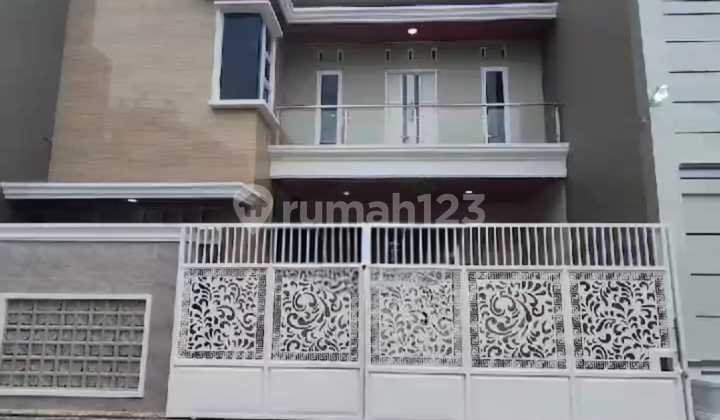 Rumah Mewah 2 Lantai Baru Gress di Pemukiman Elit Fajar Indah Solo Rumah Mewah 2 Lantai Baru Gress di Pemukiman Elit Fajar Indah Solo