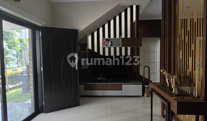 Rumah Mewah Di Lingkungan Elit Dengan Kolam Renang Pribadi Ruangan Besar  2