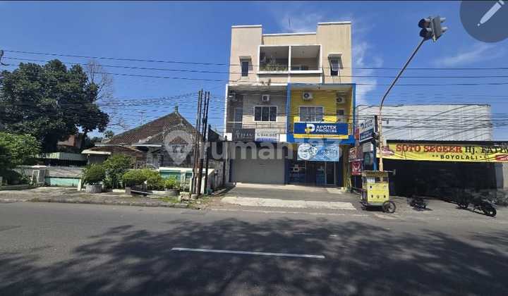 Luxury 3-Story Ready-to-Use Ruko in the Heart of Solo City (Jl. Bhayangkara, Tipes)