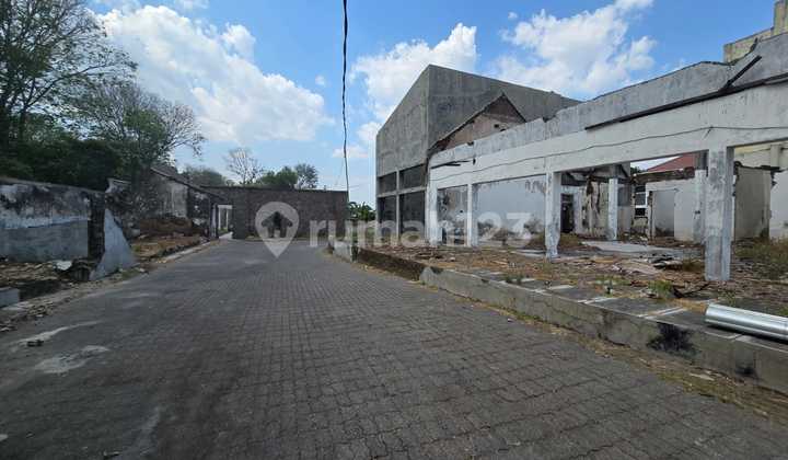Very Strategic Land Next to UNS Solo Campus, Suitable for Building a Hotel