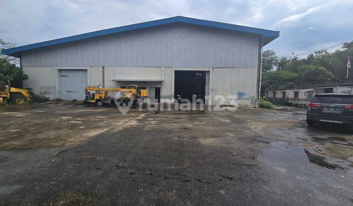 Strategic Large Warehouse by the Boyolali Semarang Highway