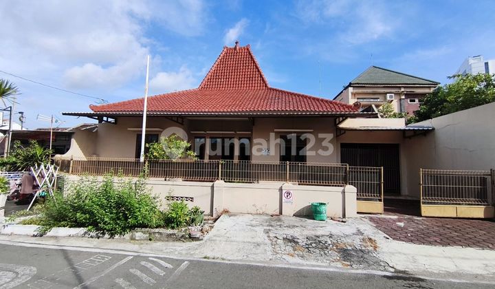 Ethnic Javanese Nuance House with Many Guest Rooms