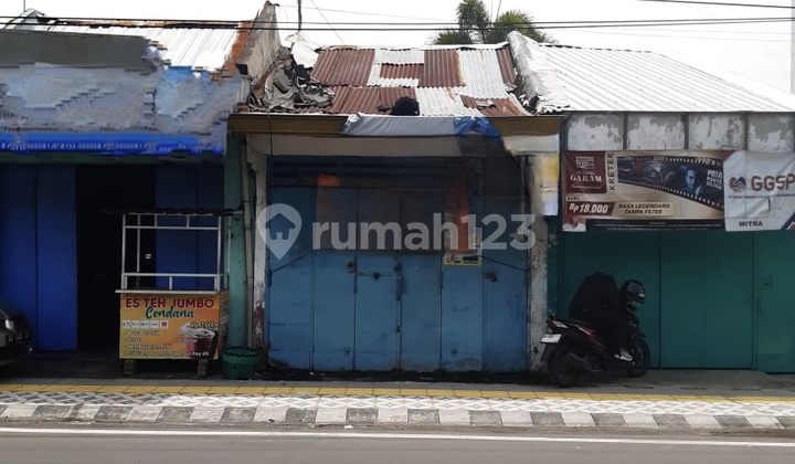 Strategic Shop House by the Main A Yani Road in Solo