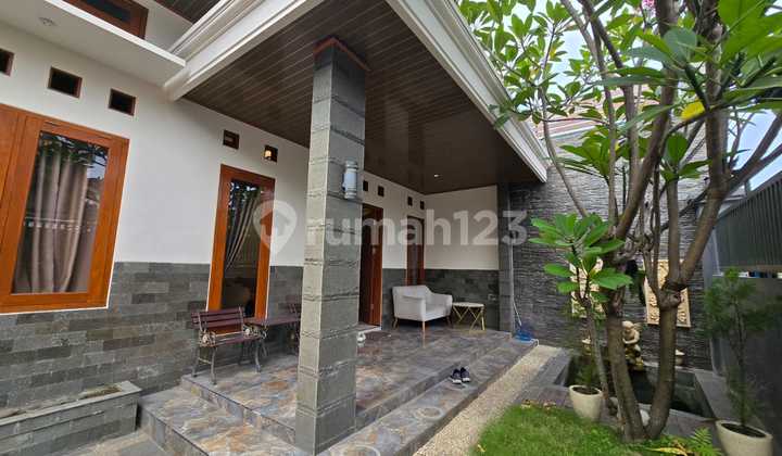 Rumah Mewah dengan Kolam Renang Strategis Tengah Kota Solo 2