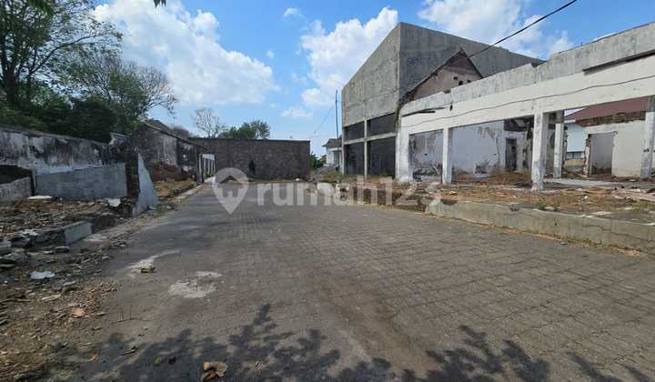 Very Strategic Land Next to UNS Solo Campus, Suitable for Building a Hotel