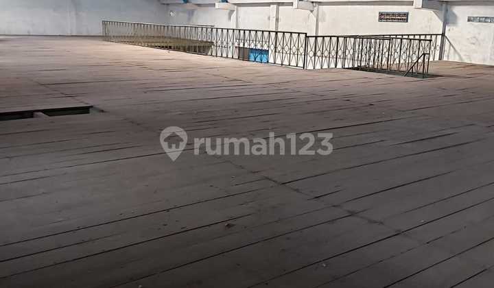 Strategic Warehouse in the Center of Solo City Near Legi Market