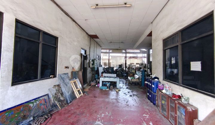 Very Strategic Land for Sale with Bonus Active Warehouse in Solo City Center