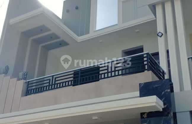 Rumah 3 Lantai Mewah Baru Gress Lokasi Strategis Pinggir Jalan Raya Banjarsari Solo Rumah 3 Lantai Mewah Baru Gress Lokasi Strategis Pinggir Jalan Raya Banjarsari Solo