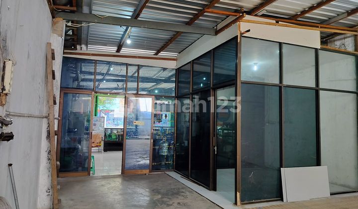 Strategic Shop House in Front of a Famous Private School in Solo 2