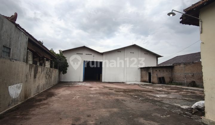 Warehouse in Boyolali, Strategic Location by the Main Road, with Shophouses in Front