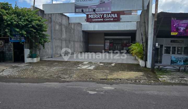 Strategic Business Space on the Side of Sukoharjo City Main Road