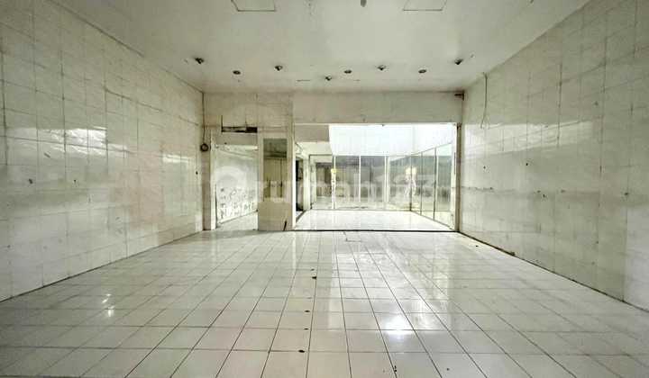 Strategic 2-Story Shop House for Rent at a Low Price