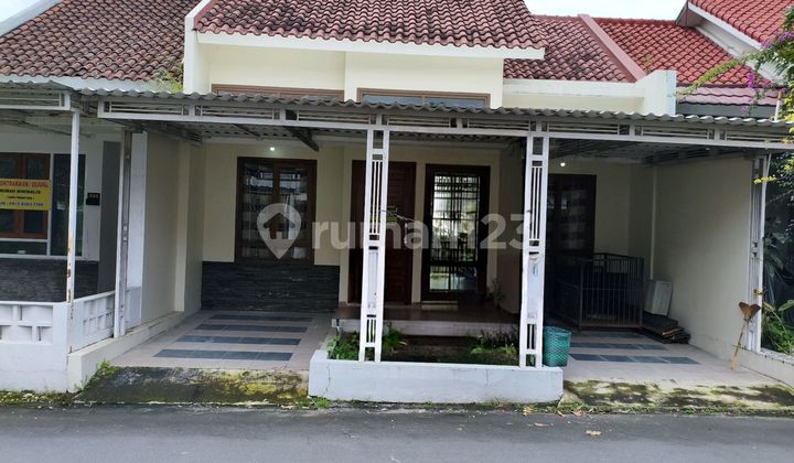 2 Rumah Dijual Jadi 1 Dikompleks Perumahan Elite Colomadu Solo 2 Rumah Dijual Jadi 1 Dikompleks Perumahan Elite Colomadu Solo